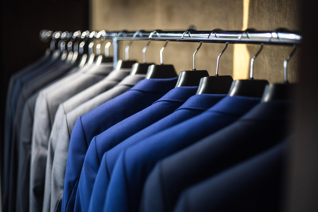 Costumes sur cintre