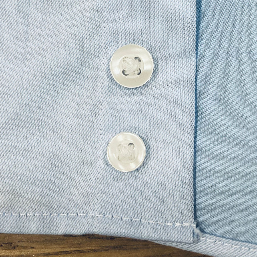 Bouton de courtoisie chemise sur mesure